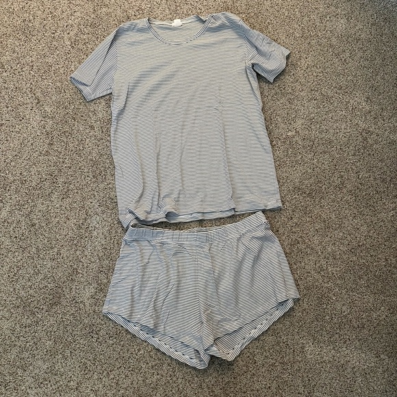 Lake Pajamas 2 piece set - Picture 2 of 3